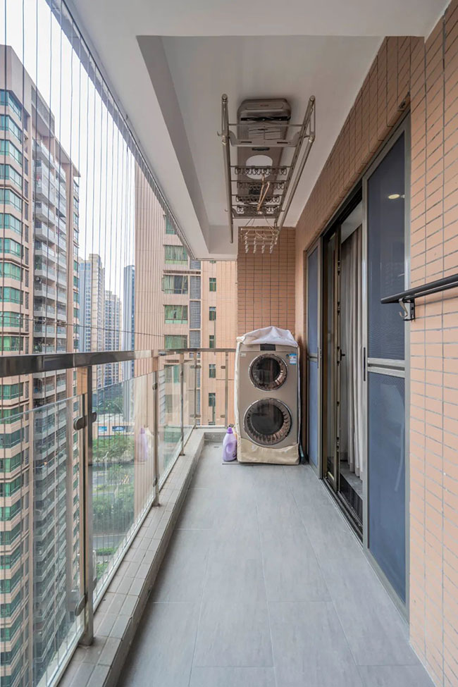 120㎡現(xiàn)代三居，飄窗與收納柜結(jié)合，打造實(shí)用起居臥室